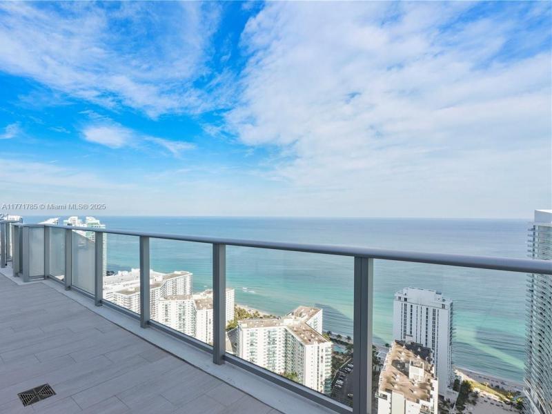 Comprar apartamento no Hyde Beach House T4301