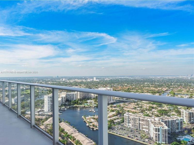Comprar apartamento no Hyde Beach House T4301
