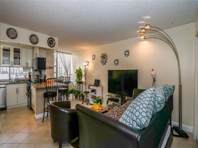 Condo for sale at Plaza of the Americas 701