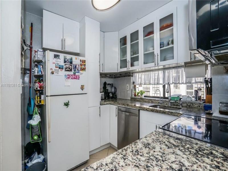 Condo for sale at Plaza of the Americas 701