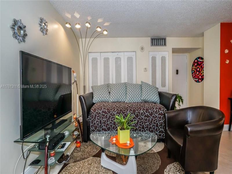 Condo for sale at Plaza of the Americas 701