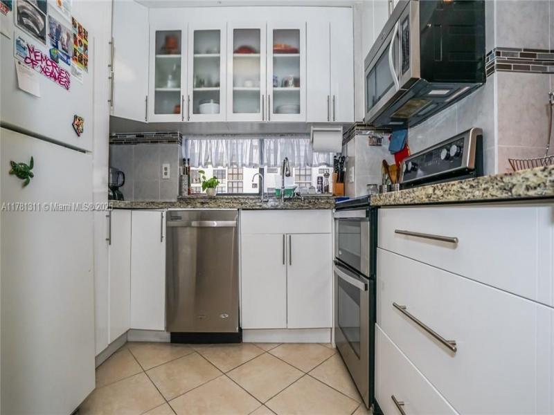 Condo for sale at Plaza of the Americas 701