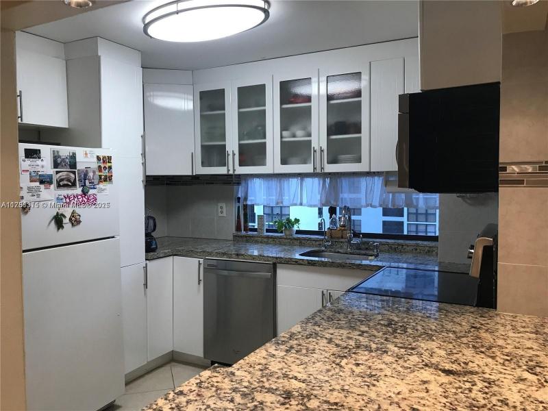 Condo for sale at Plaza of the Americas 701