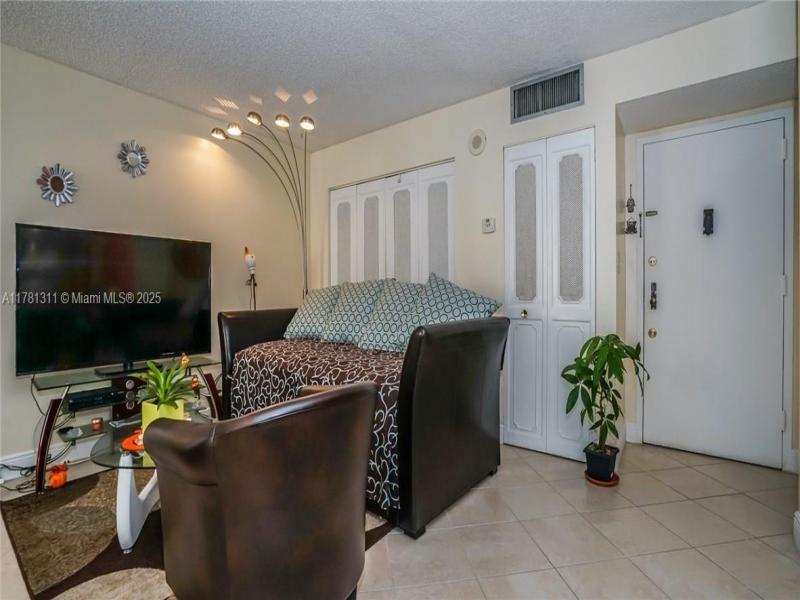 Condo for sale at Plaza of the Americas 701