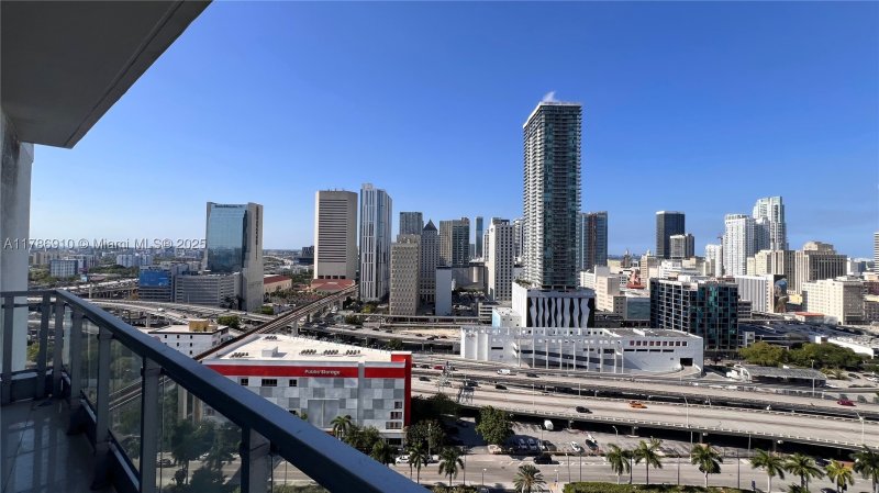 Condo for sale at The Ivy 2204