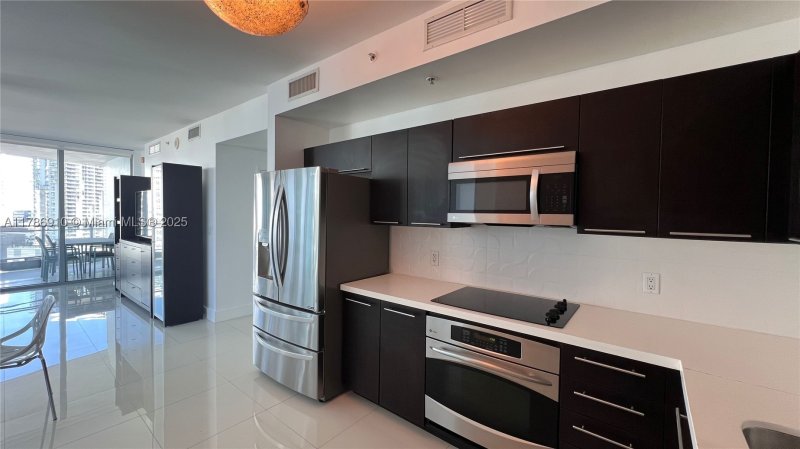 Condo for sale at The Ivy 2204