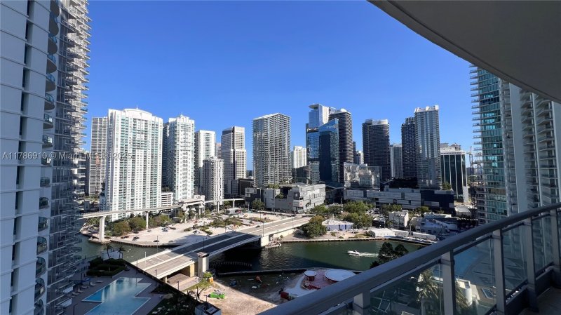 Condo for sale at The Ivy 2204