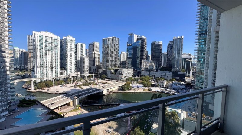 Condo for sale at The Ivy 2204