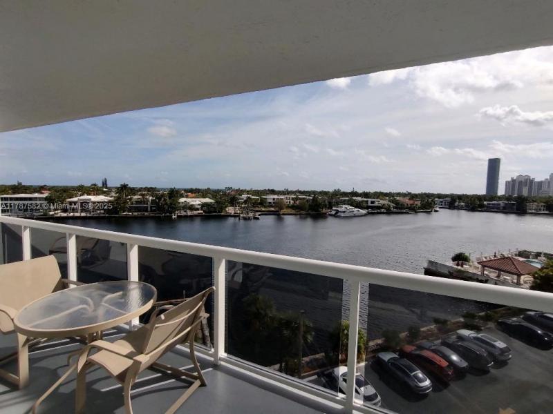 Comprar apartamento en Waterview 646