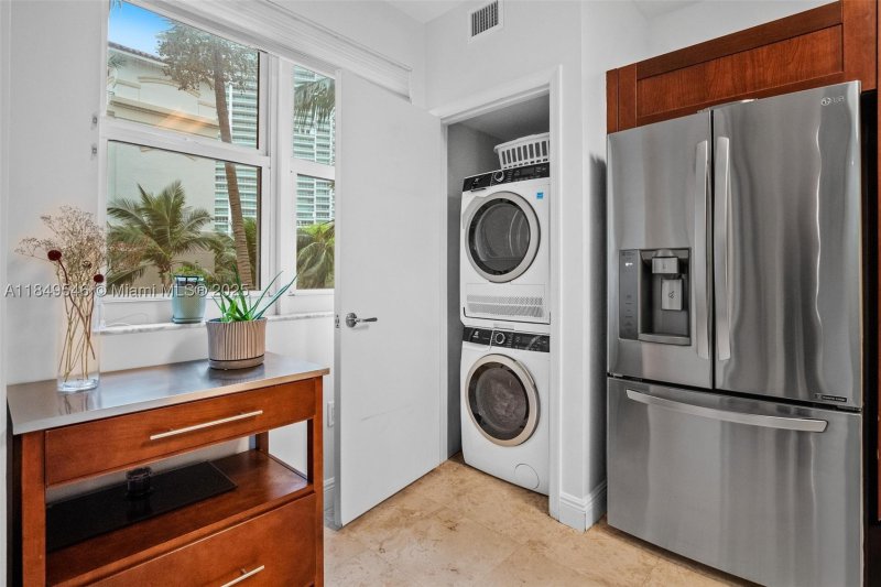 Comprar apartamento no Turnberry Village South 212