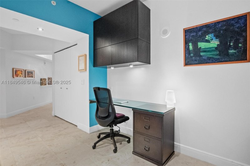 Comprar apartamento no Turnberry Village South 212