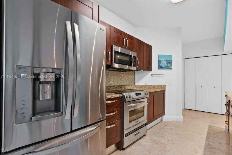 Comprar apartamento no Turnberry Village South 212