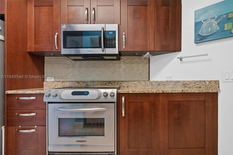 Comprar apartamento no Turnberry Village South 212