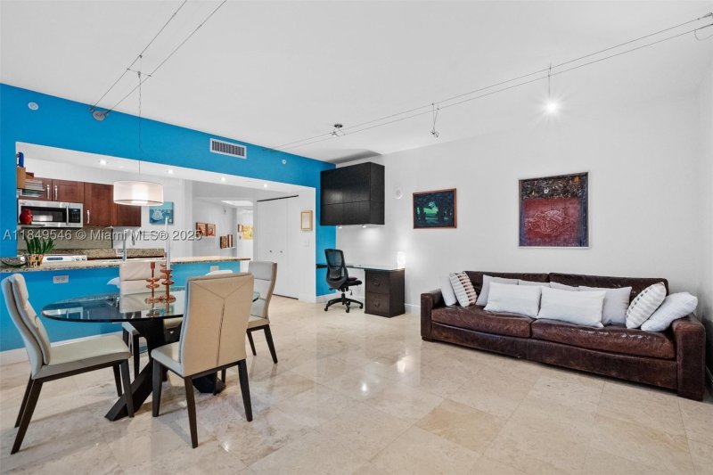 Comprar apartamento no Turnberry Village South 212