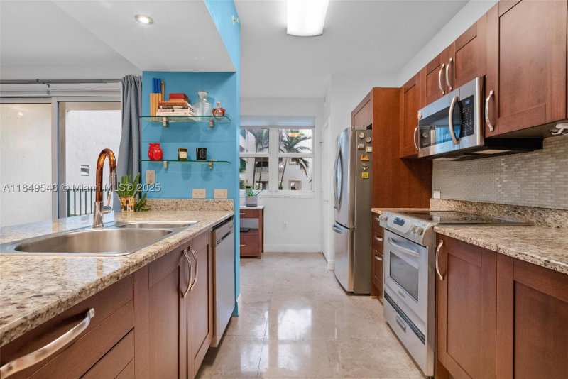 Comprar apartamento no Turnberry Village South 212