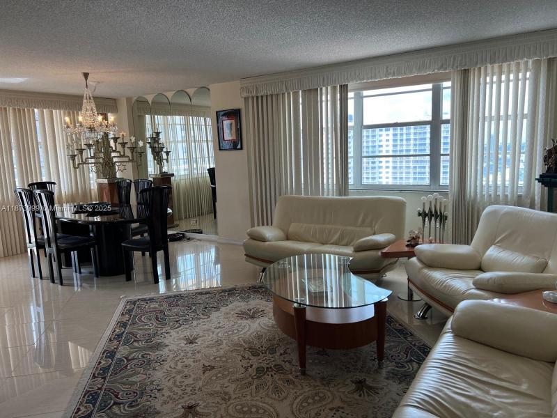 Comprar apartamento no Winston Towers 1905