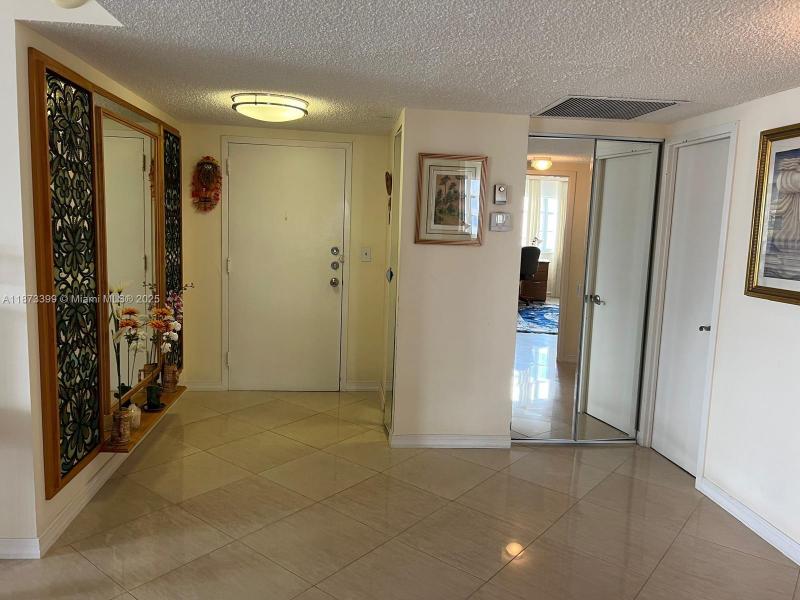 Comprar apartamento no Winston Towers 1905