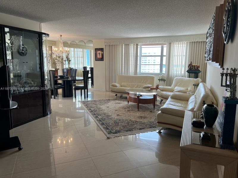 Comprar apartamento no Winston Towers 1905