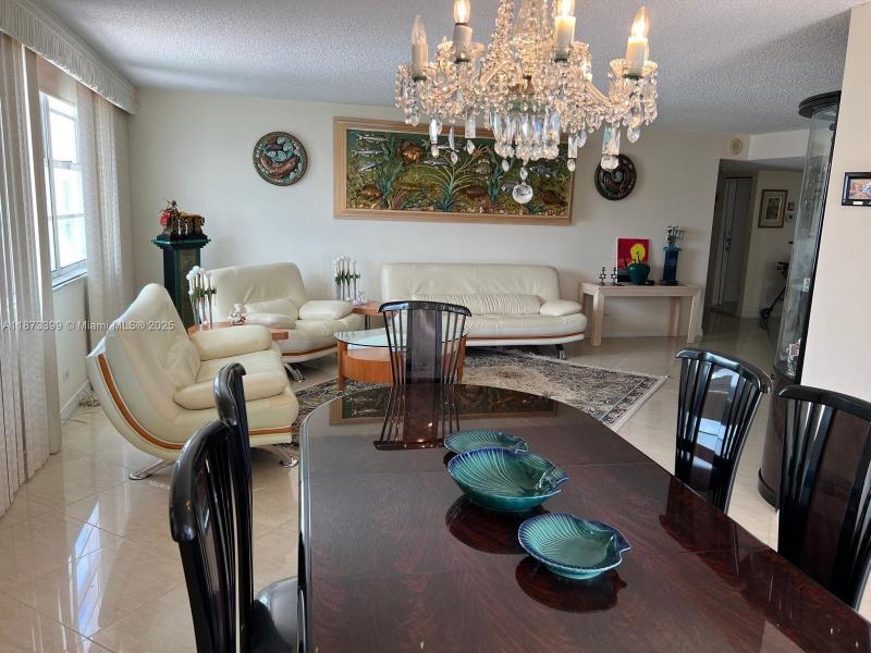 Comprar apartamento no Winston Towers 1905