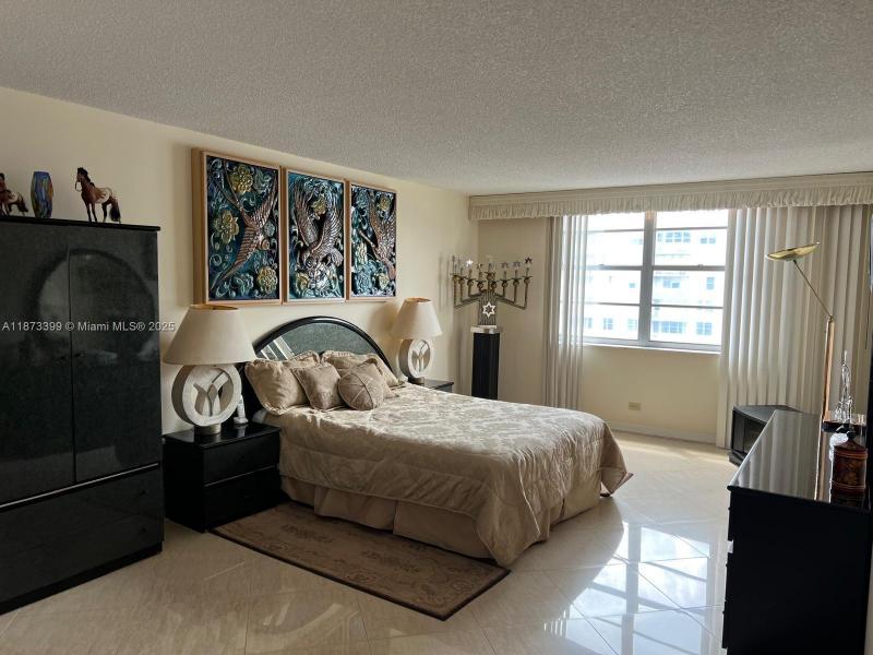 Comprar apartamento no Winston Towers 1905