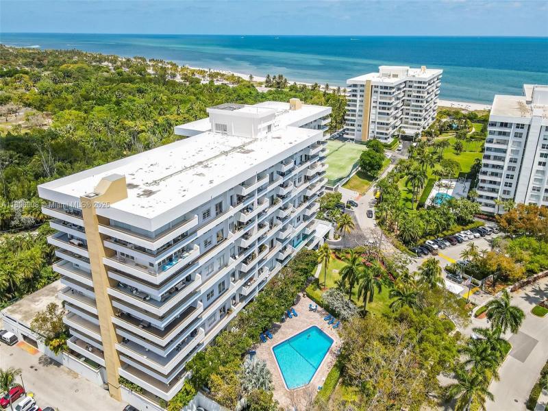 Commodore Club West Apt #302