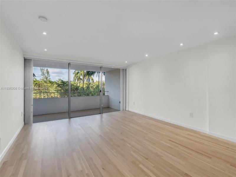 Comprar apartamento en Commodore Club West 302