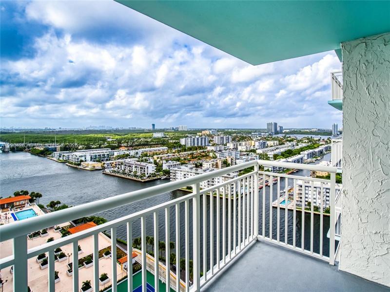 Comprar apartamento en Winston Towers 2208