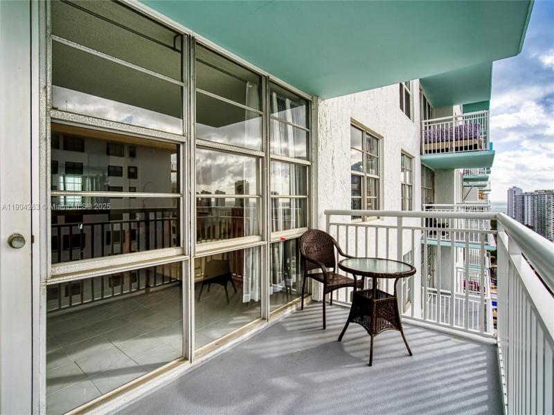 Comprar apartamento en Winston Towers 2208