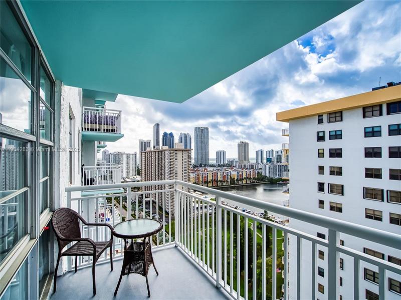 Comprar apartamento en Winston Towers 2208