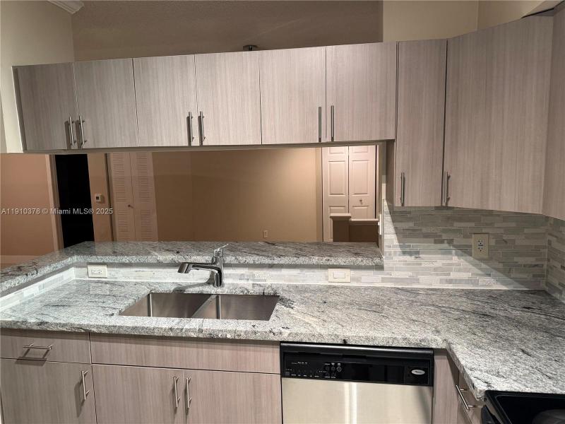 Comprar apartamento en Porto Bellagio 2102