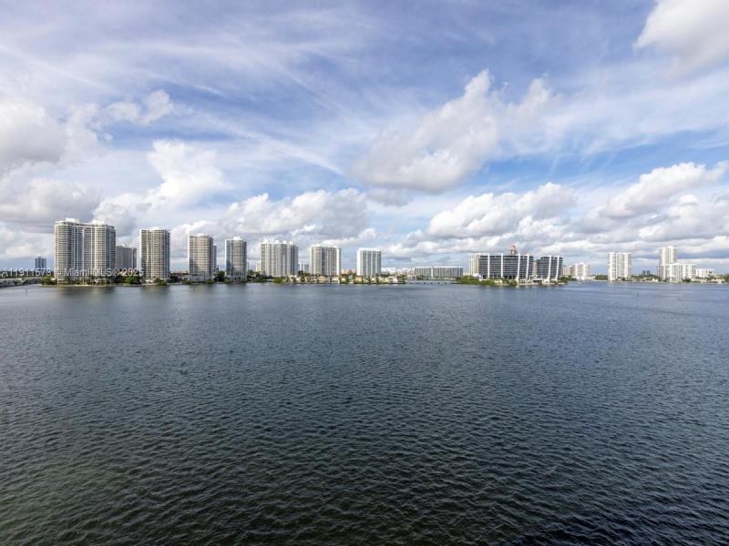 Comprar apartamento en Bay Country Club 803