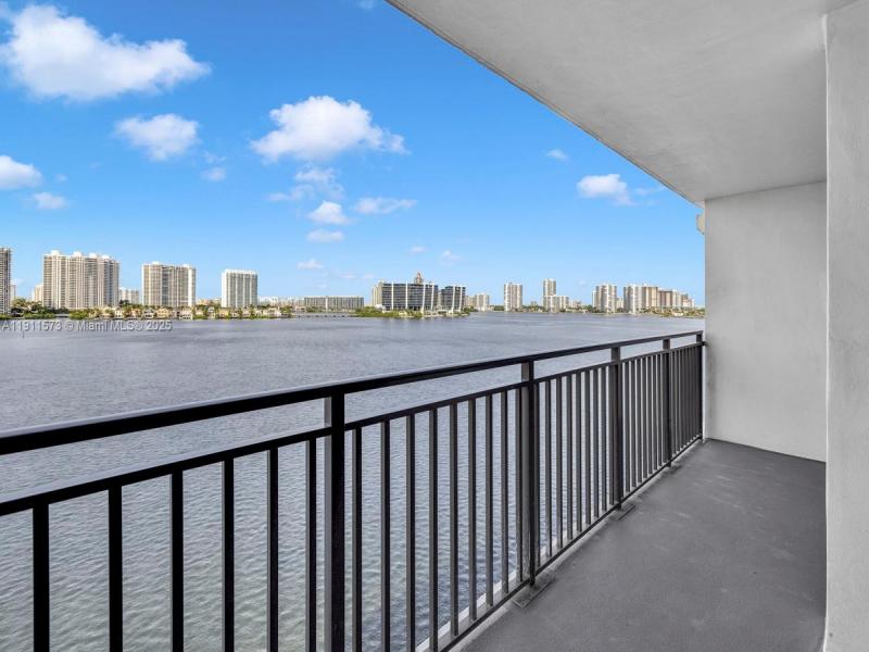 Comprar apartamento en Bay Country Club 803
