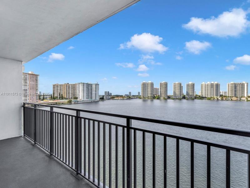 Comprar apartamento en Bay Country Club 803