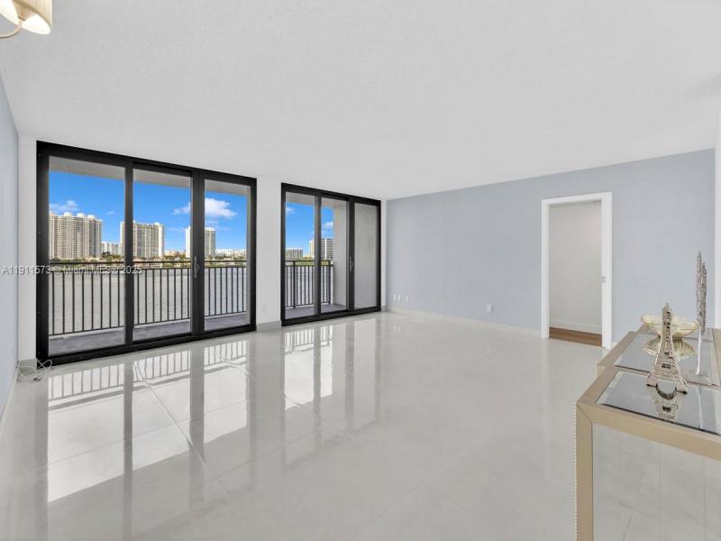 Comprar apartamento en Bay Country Club 803