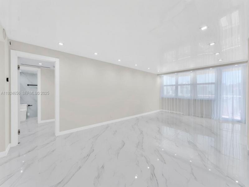 Condo for sale at Winston Towers 1414