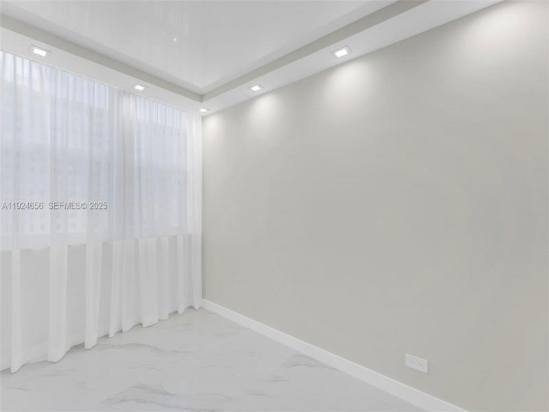Condo for sale at Winston Towers 1414