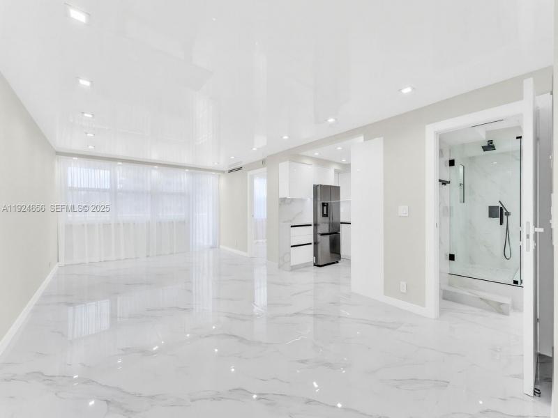 Condo for sale at Winston Towers 1414