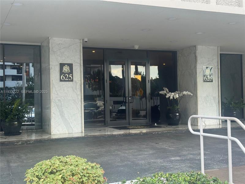 Comprar apartamento en Gables Plaza 1103