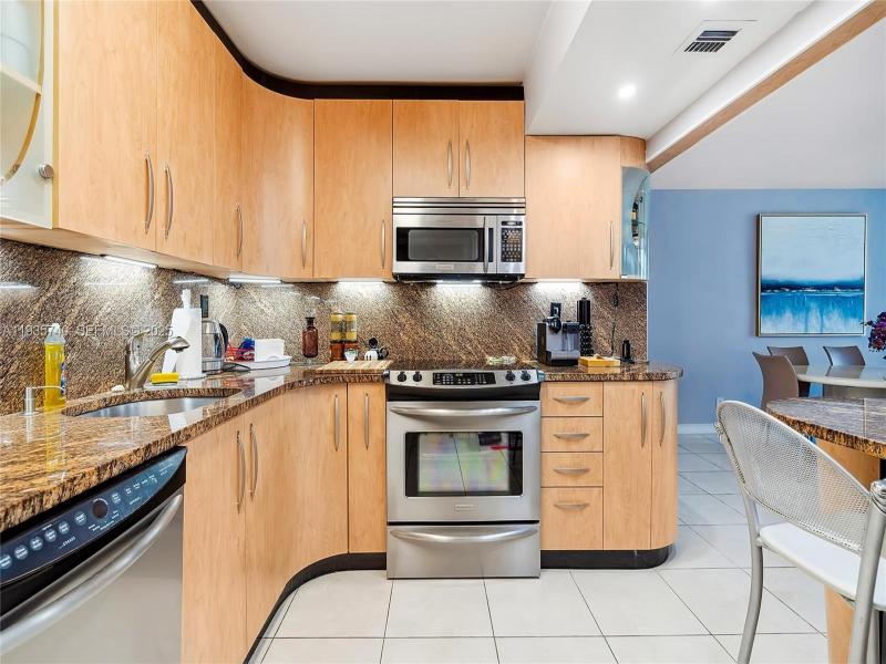 Condo for sale at Trafalgar Towers 802
