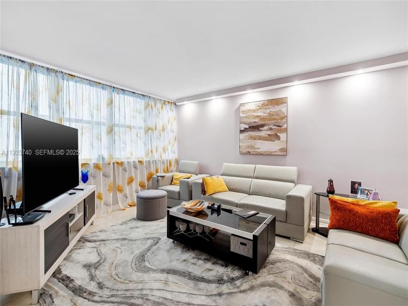 Condo for sale at Trafalgar Towers 802