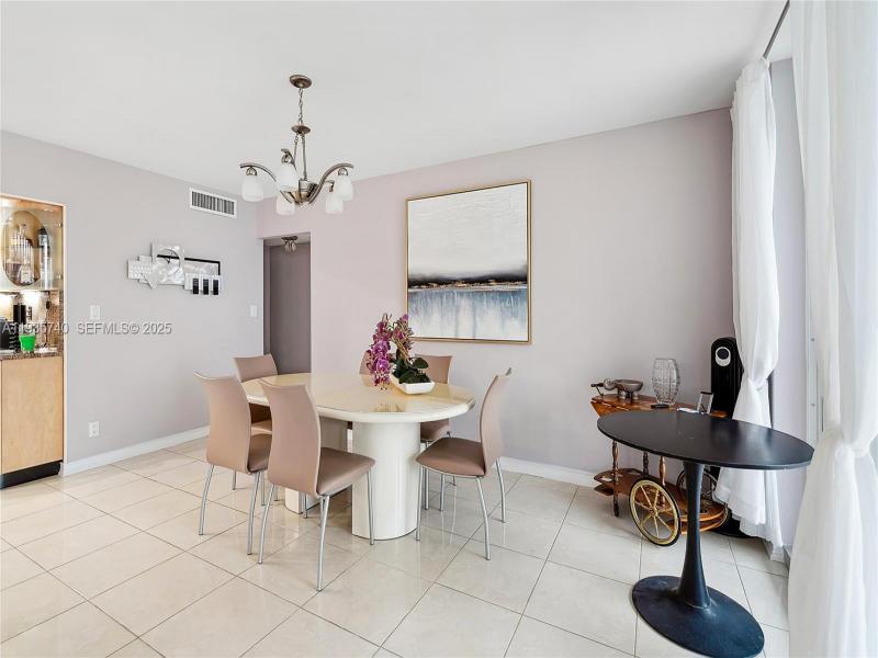 Condo for sale at Trafalgar Towers 802