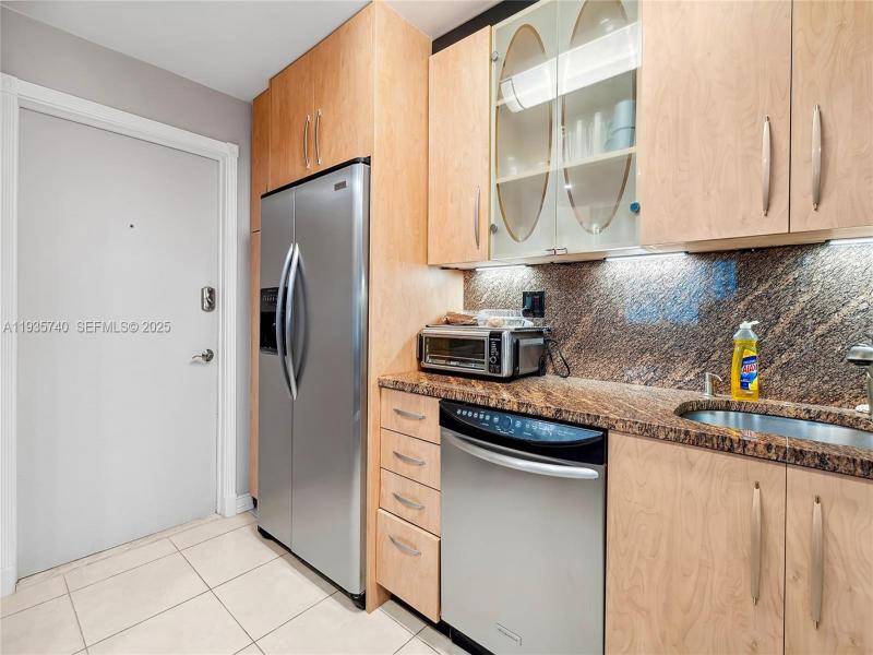 Condo for sale at Trafalgar Towers 802
