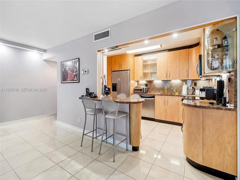 Condo for sale at Trafalgar Towers 802