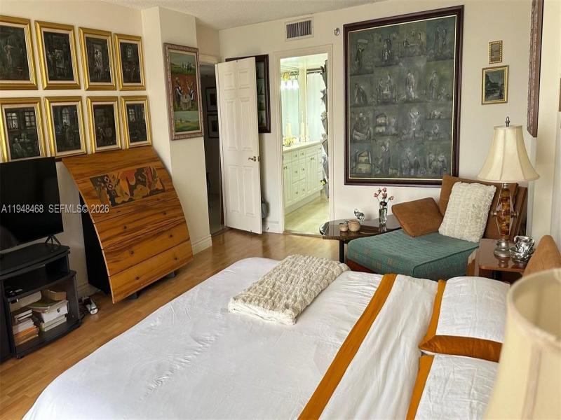 Condo for sale at Winston Towers 1909