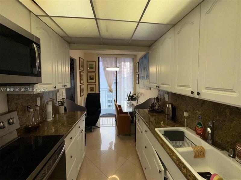 Condo for sale at Winston Towers 1909