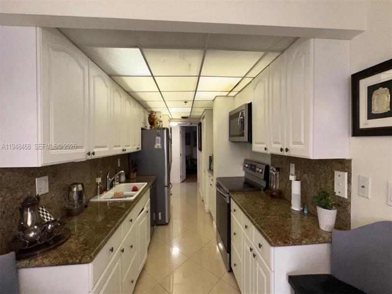 Condo for sale at Winston Towers 1909