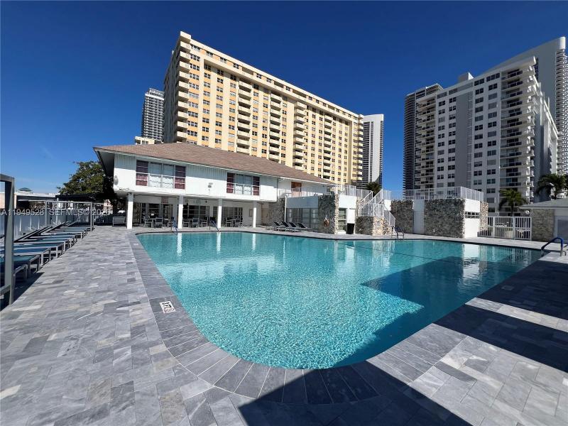Condo for sale at Plaza Towers North 1109