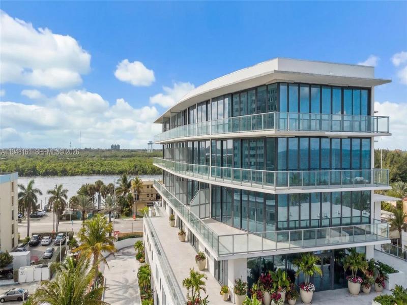 Eturna Beachside Residences Apt #TH6