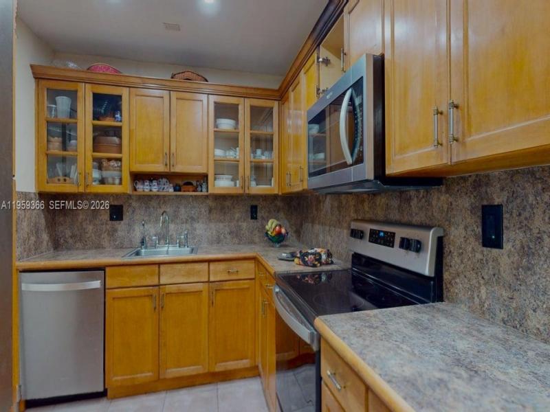 Condo for sale at Olympus Towers 1004