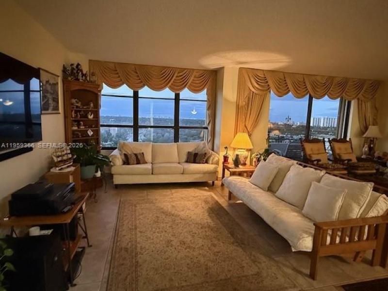 Condo for sale at Olympus Towers 1004